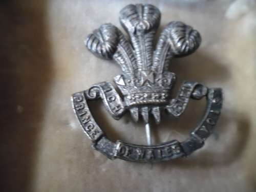 SLR Officers Badge-Cecil Wallis - Died of wounds at Le Treport Oct 1918 .Prince of Wales Volunteers