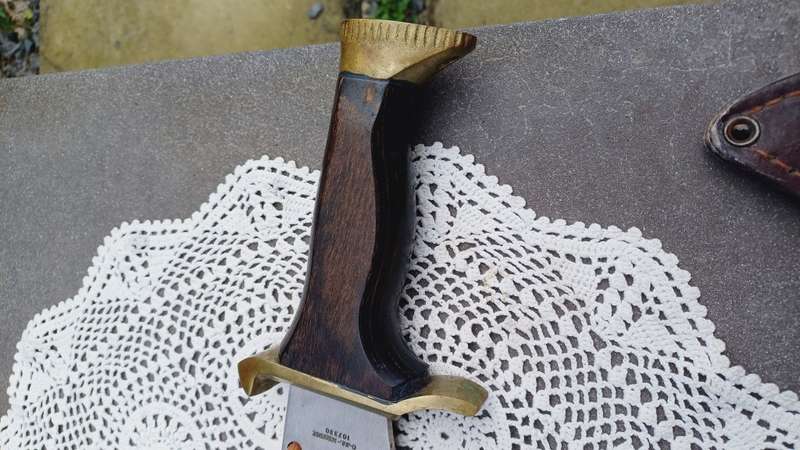 Ranger Knife. 440 stainless steel with leather sheath. Blade 30cm