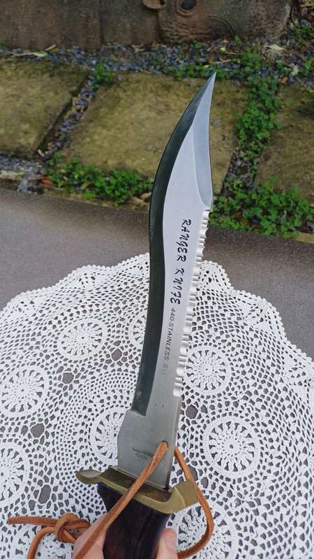 Ranger Knife. 440 stainless steel with leather sheath. Blade 30cm