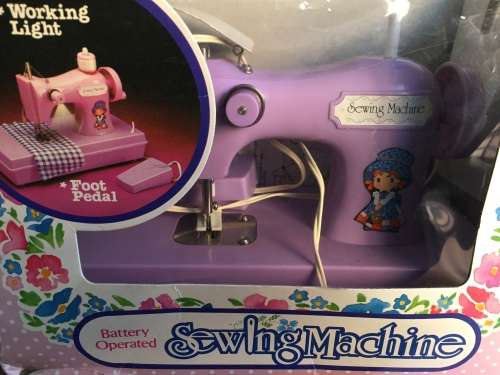 Vintage kids sewing machine from 80's - battery operated