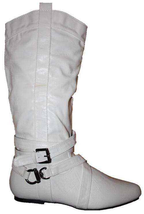 BRAND NEW FASHIONABLE BOOTS  - SIZE 7 - WHITE