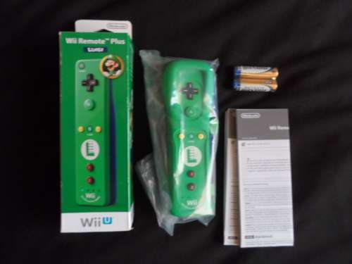 Nintendo Wii: Wii/Wii U control with build in motion plus Luigi edition