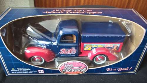 Golden collection 1940 Ford Pick-Up Pepsi-Cola bank 1:18 scale