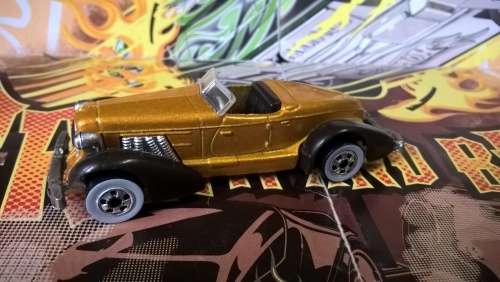 Hot Wheels: Auburn 852 gold