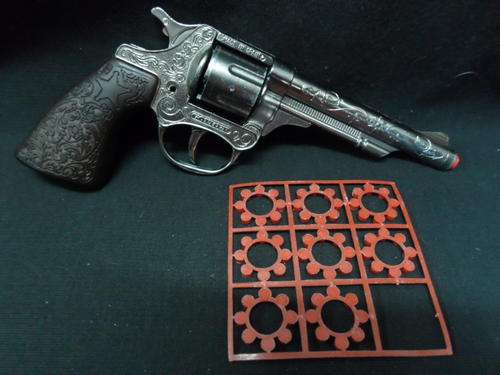 Clap gun with caps