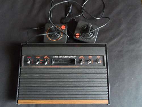 Atari 2600: Console with 2 controls and AC adaptor