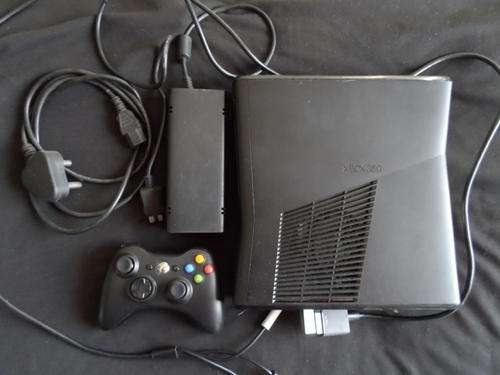 XBOX 360S 4GB Black console