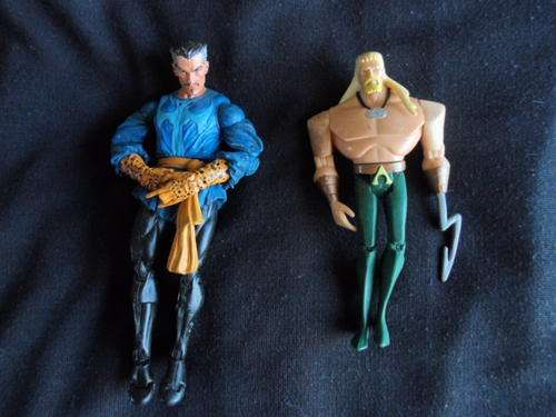 2 figures. Aquaman and other guy