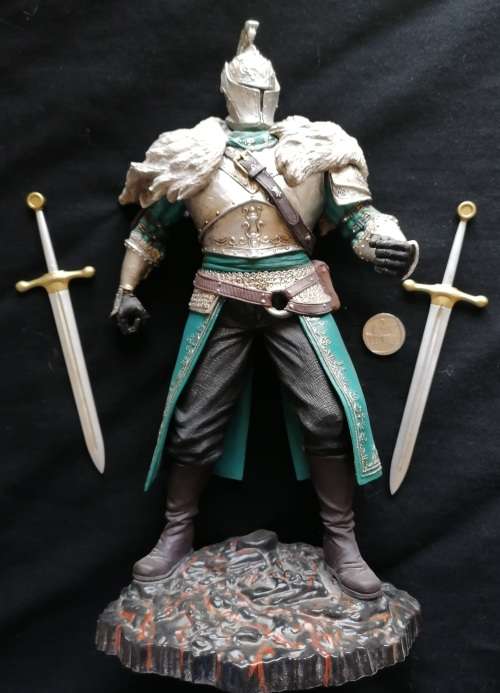 Dark Souls 2 collector`s edition statue