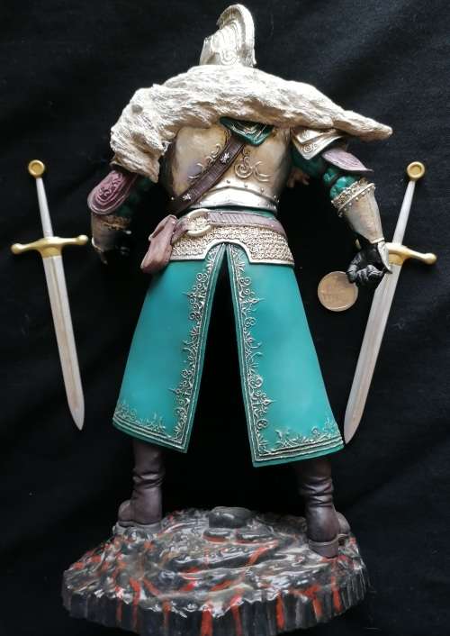 Dark Souls 2 collector`s edition statue