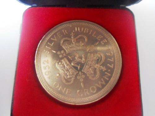 SILVER BRITISH CROWN IN BOX