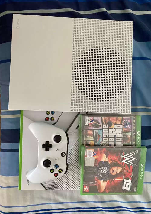 XBOX ONE S (1TB) good condition