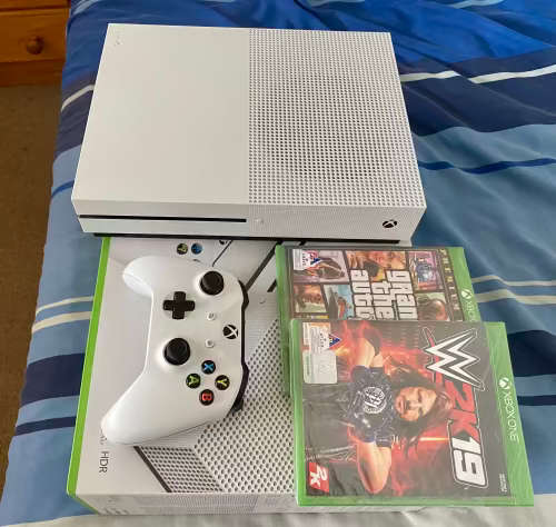 XBOX ONE S (1TB) good condition