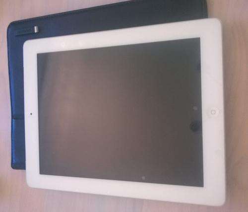 Apple ipad 4 Retina Screen 32gb Wifi and Cellular White (very good condition)