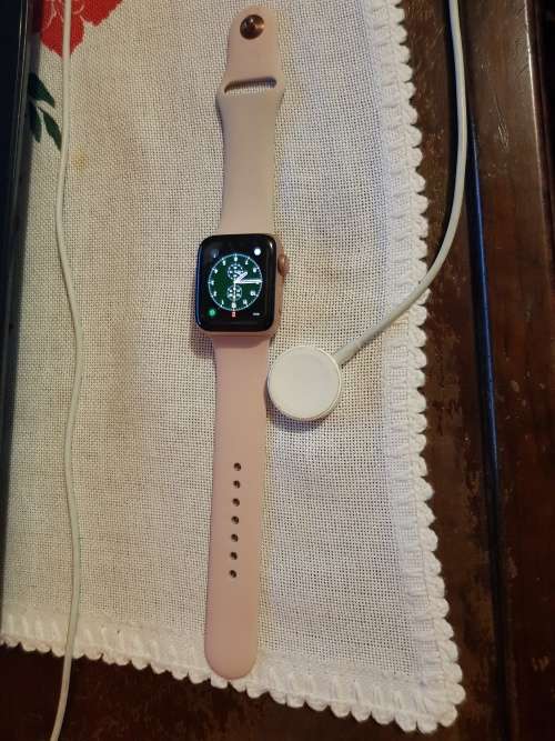 Apple Watch Series 3 38mm Gold Cracked Screen