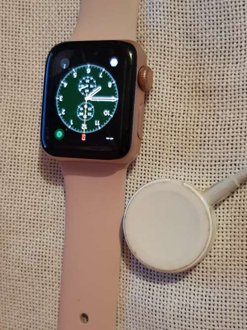 Apple Watch Series 3 38mm Gold Cracked Screen