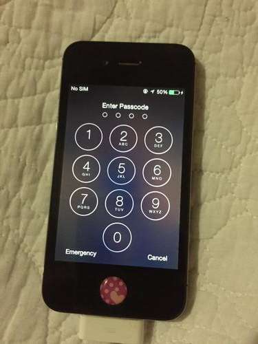 iPhone 4s. 16GB. Free courier shipping!