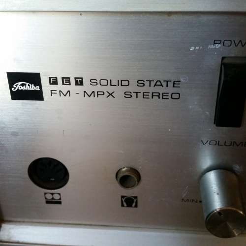 Toshiba Turntable/Tuner with speakers. 40 Lps included.