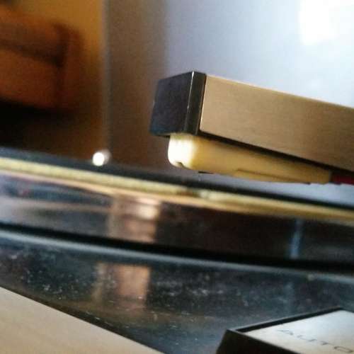 Toshiba Turntable/Tuner with speakers. 40 Lps included.
