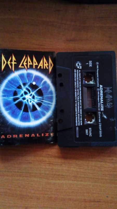 Def Leppard-Adrenalize Tape. vg+