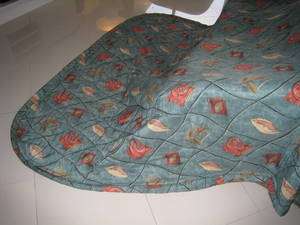 BED QUILT AND MATCHING CURTAINS