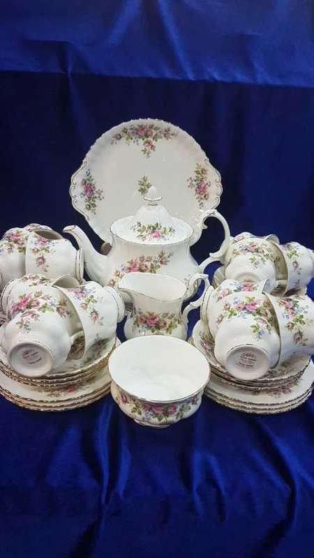 Royal Albert Moss Rose 41 piece tea set