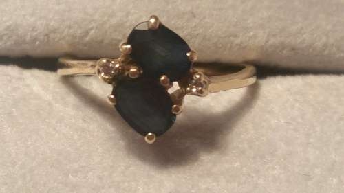 VINTAGE BLUE SAPPHIRE AND DIAMOND ACCENT RING IN 14CT YELLOW GOLD