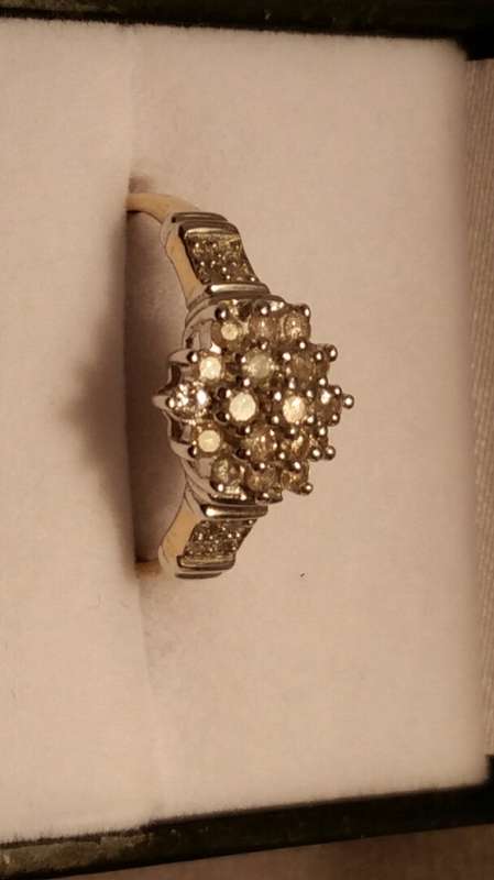 *Reduced*BEAUTIFUL ENGLISH VINTAGE DIAMOND CLUSTER RING 9CT YELLOW GOLD.*With Valuation Certificate*