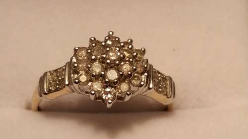 *Reduced*BEAUTIFUL ENGLISH VINTAGE DIAMOND CLUSTER RING 9CT YELLOW GOLD.*With Valuation Certificate*