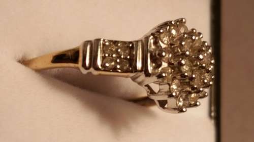 *Reduced*BEAUTIFUL ENGLISH VINTAGE DIAMOND CLUSTER RING 9CT YELLOW GOLD.*With Valuation Certificate*