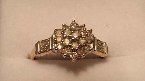 *Reduced*BEAUTIFUL ENGLISH VINTAGE DIAMOND CLUSTER RING 9CT YELLOW GOLD.*With Valuation Certificate*