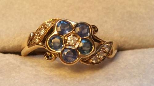 Beautiful Cornflower Blue Sapphire and Diamond Flower Ring