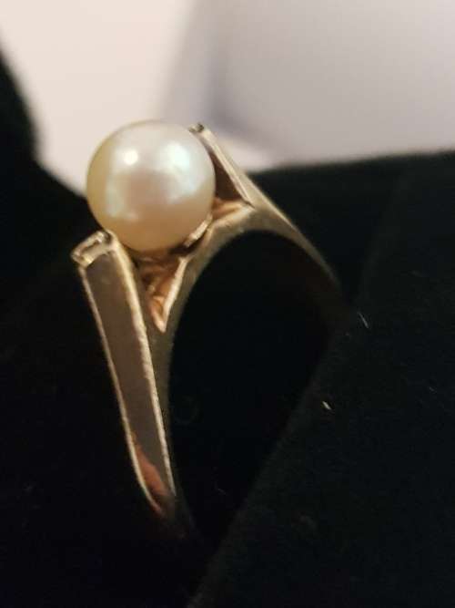 9ct Yellow Gold Pearl and Diamond Ring