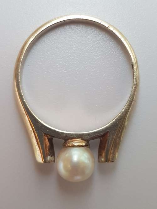 9ct Yellow Gold Pearl and Diamond Ring