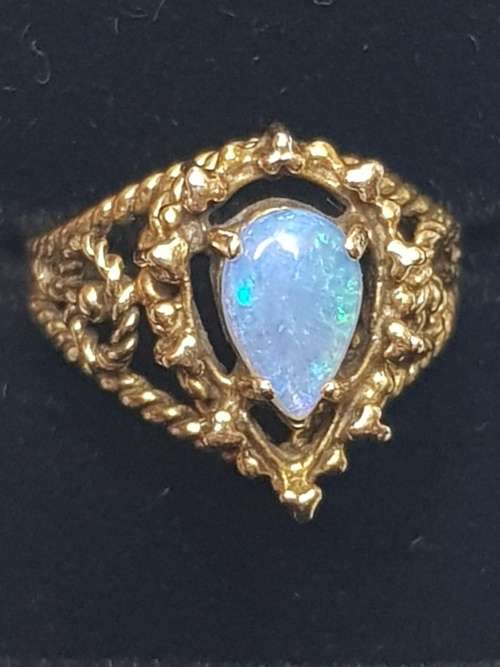 Australian Crystal Opal 14ct Gold Ring