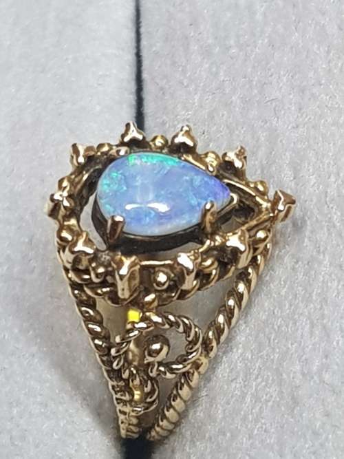 Australian Crystal Opal 14ct Gold Ring