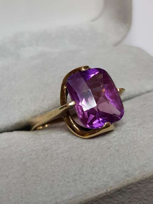 9ct Yellow Gold Purple Topaz Ring