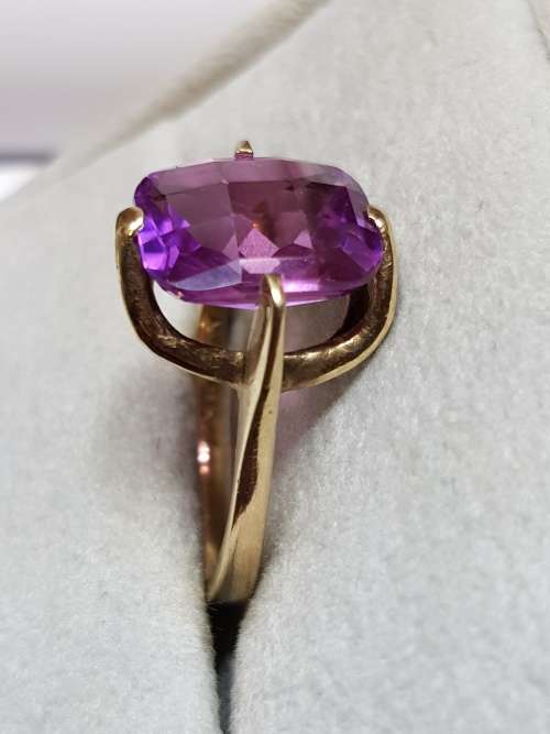 9ct Yellow Gold Purple Topaz Ring