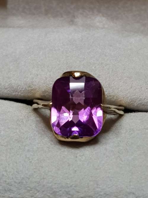 9ct Yellow Gold Purple Topaz Ring