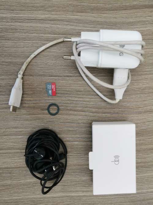 LG V30+ 128GB smartphone with extras