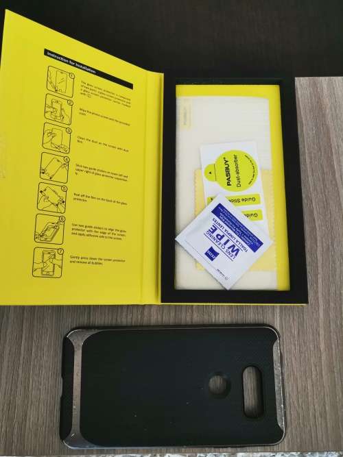 LG V30+ 128GB smartphone with extras