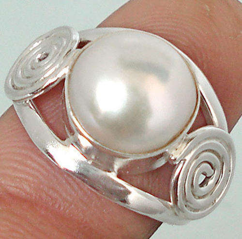 Elegant Pearl and Solid 925 Sterling Silver Ring Sz 7.5
