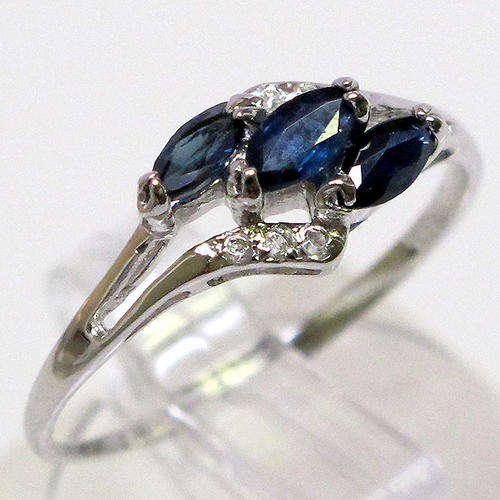 Beautiful Natural Sapphire & 925 Solid Sterling Silver Ring Sz 5.25