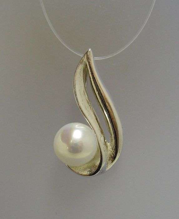 Solid Sterling Silver Pendant with 6mm Cr Pearl