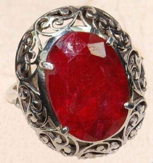 Attractive Ruby & Solid 925 Sterling Silver Ring (7.75) (P)