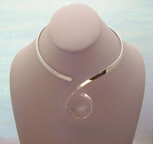 Fabulous S Collar Choker