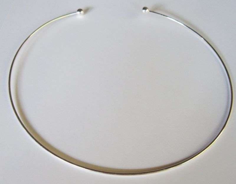 Stunning Silver & Rhodium Plated Round Pendant Collar/Choker - 2mm(Lead and Nickel Free)