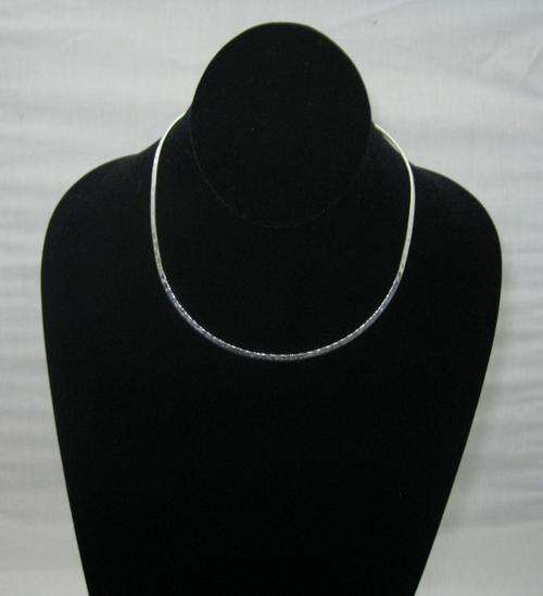 Stunning Hammered Silver & Rhodium Plated Round Pendant Collar/Choker - 2mm(Lead and Nickel Free)