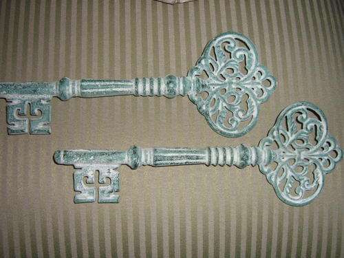 Gorgeous pair of old looking keys