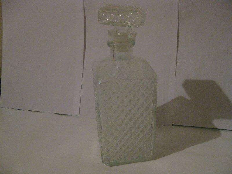 Glass decanter in good condition (Made in Italy)